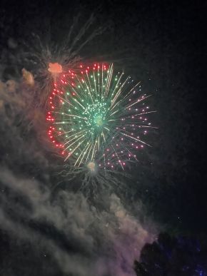 Festzeltbesucherinnen auf der Nördlinger Mess
