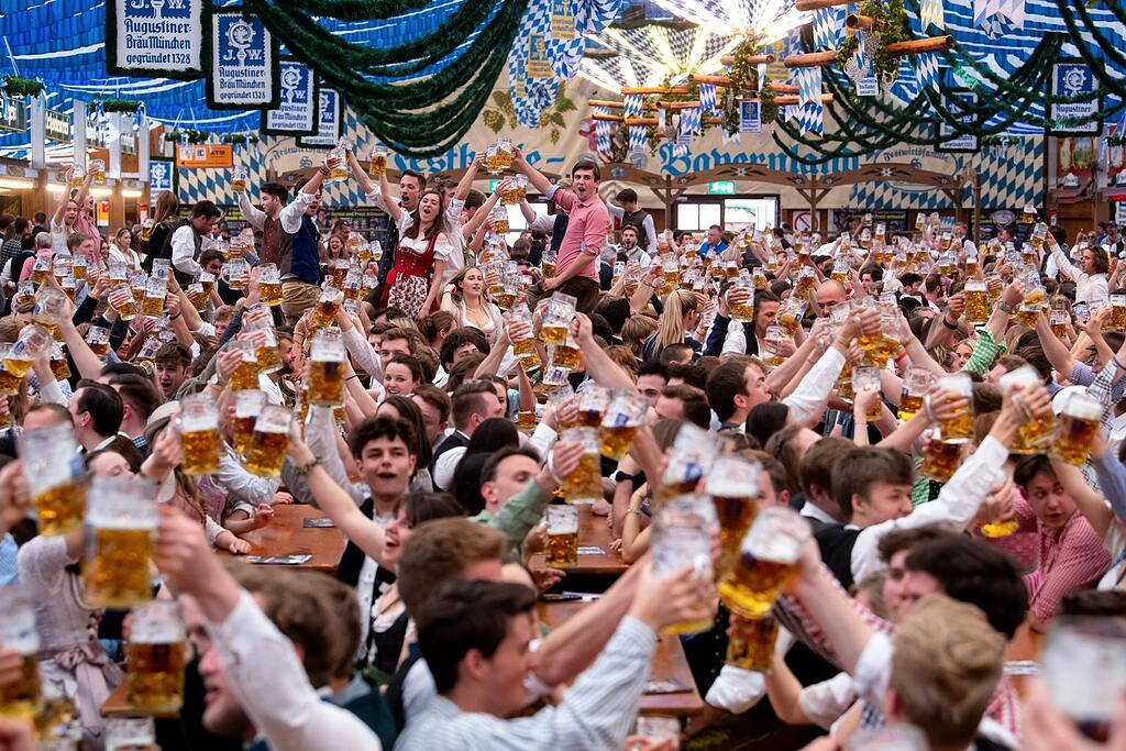 Reservation for the Munich Spring Festival - Augustiner on tap